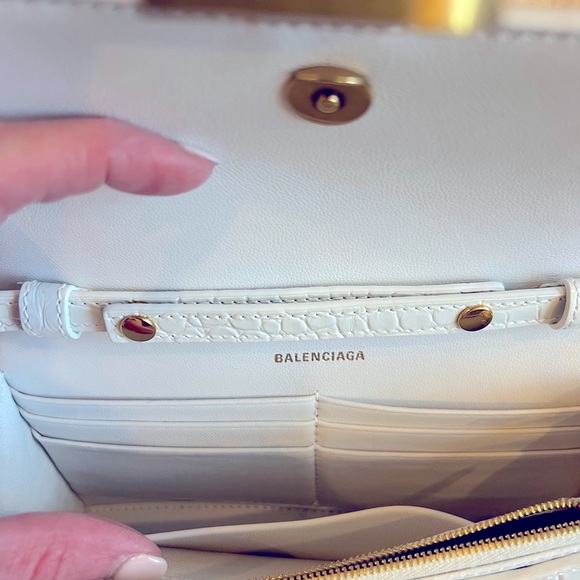 Balenciaga women’s hourglass wallet on a chain crocodile embossed - Picture 3 of 7